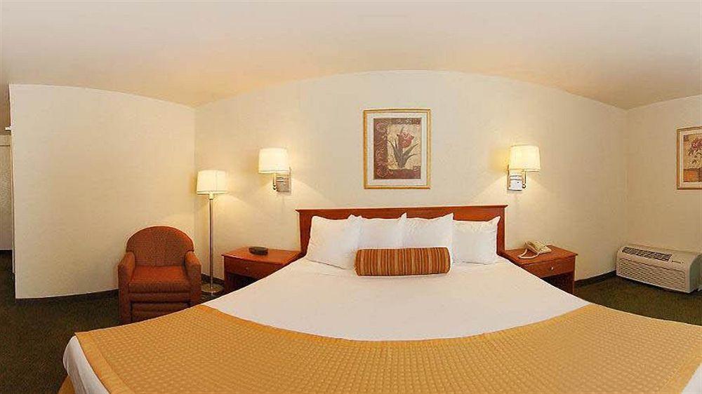 Surestay Hotel By Best Western East Brunswick Kültér fotó